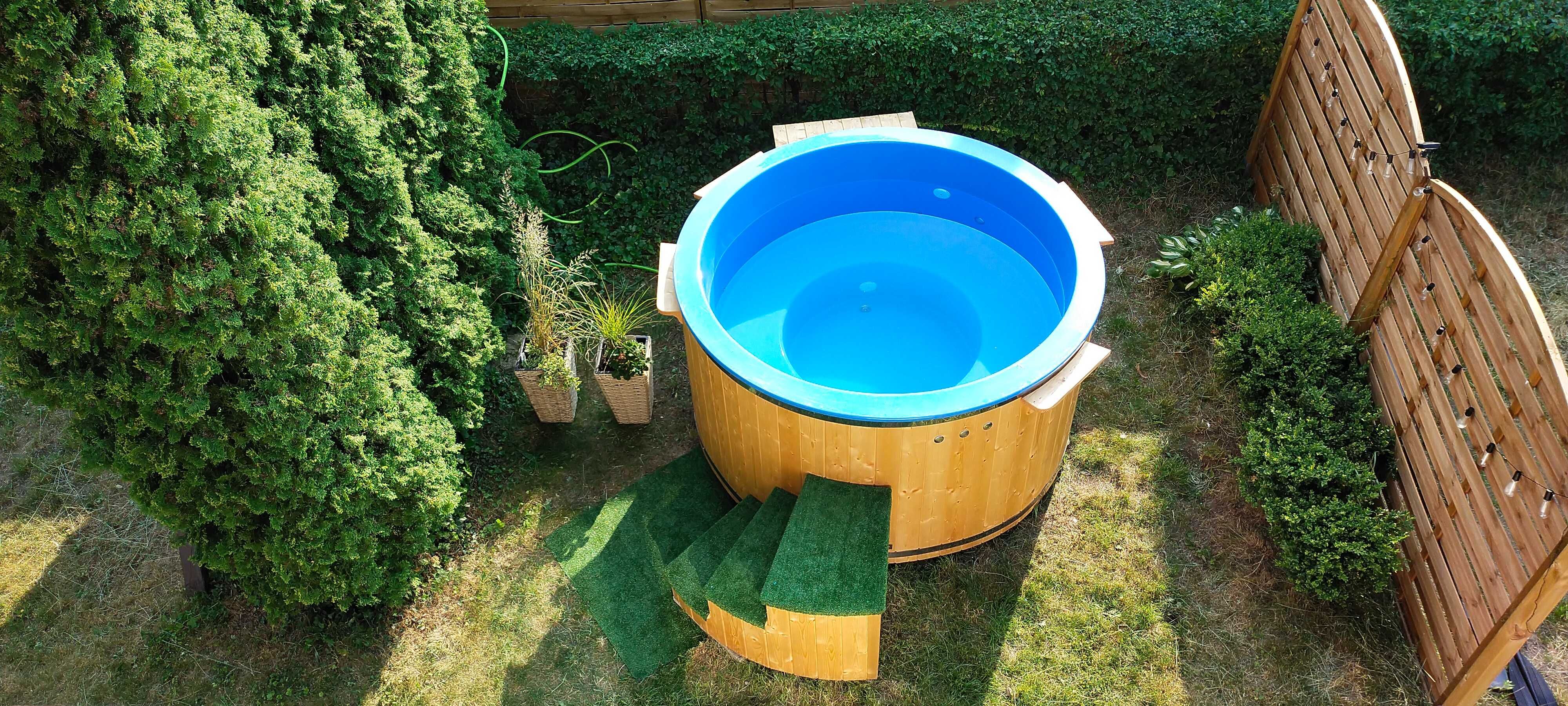 Dom nad jeziorem z dużą działką i balią z jacuzzi