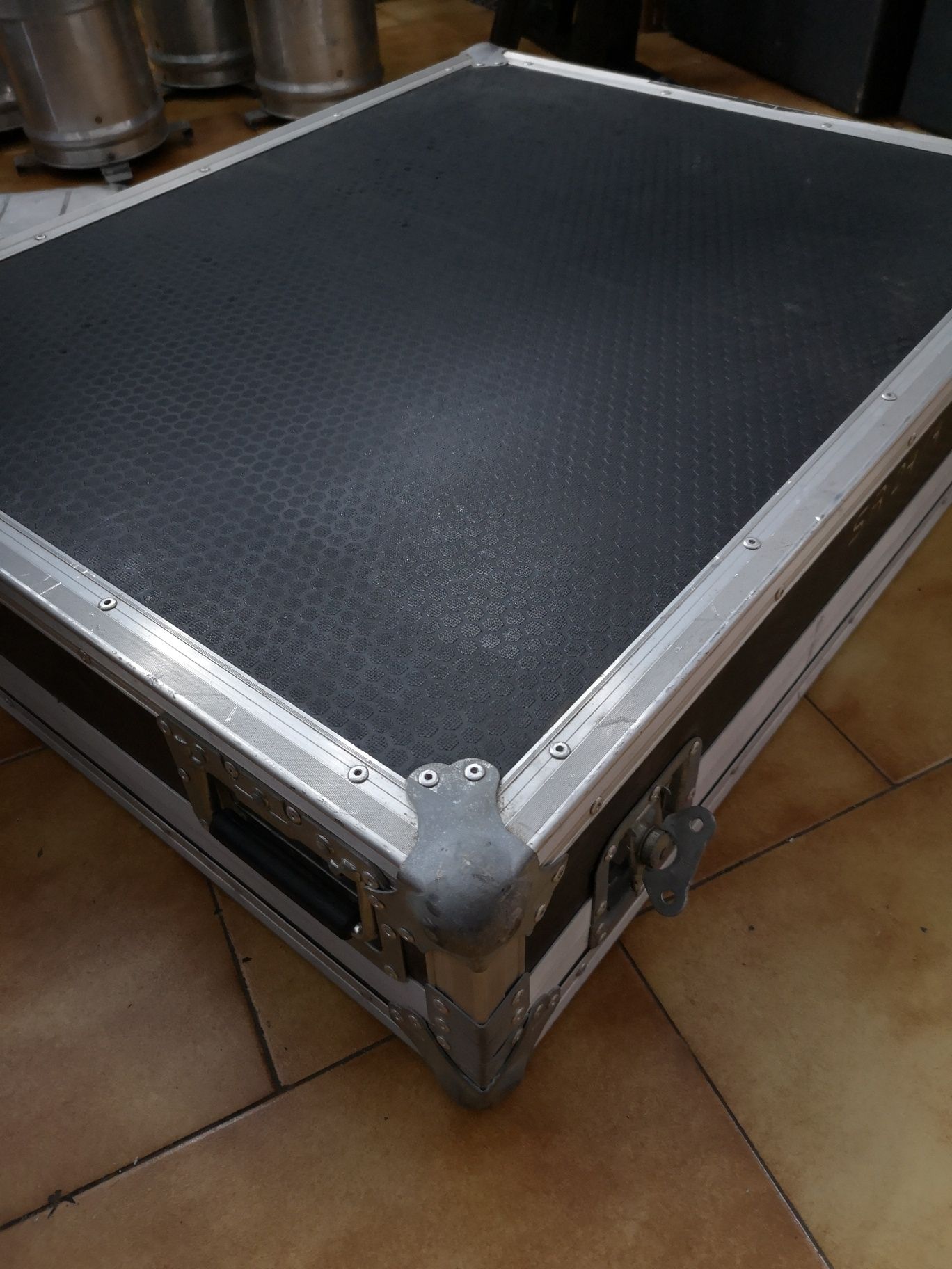 Flightcase para mesa de som SANTOSOM