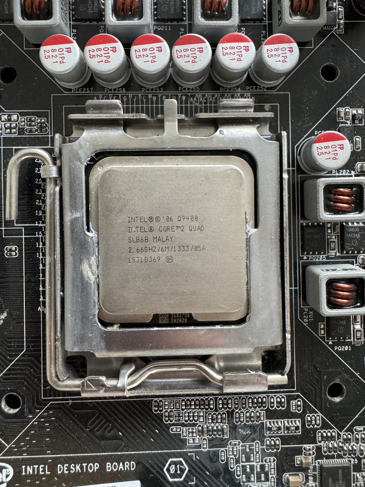Маткринська плата intel desktop board 775 soket з процесорами та озу