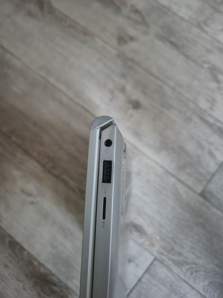 Laptop Dell Inspiron 15 5501