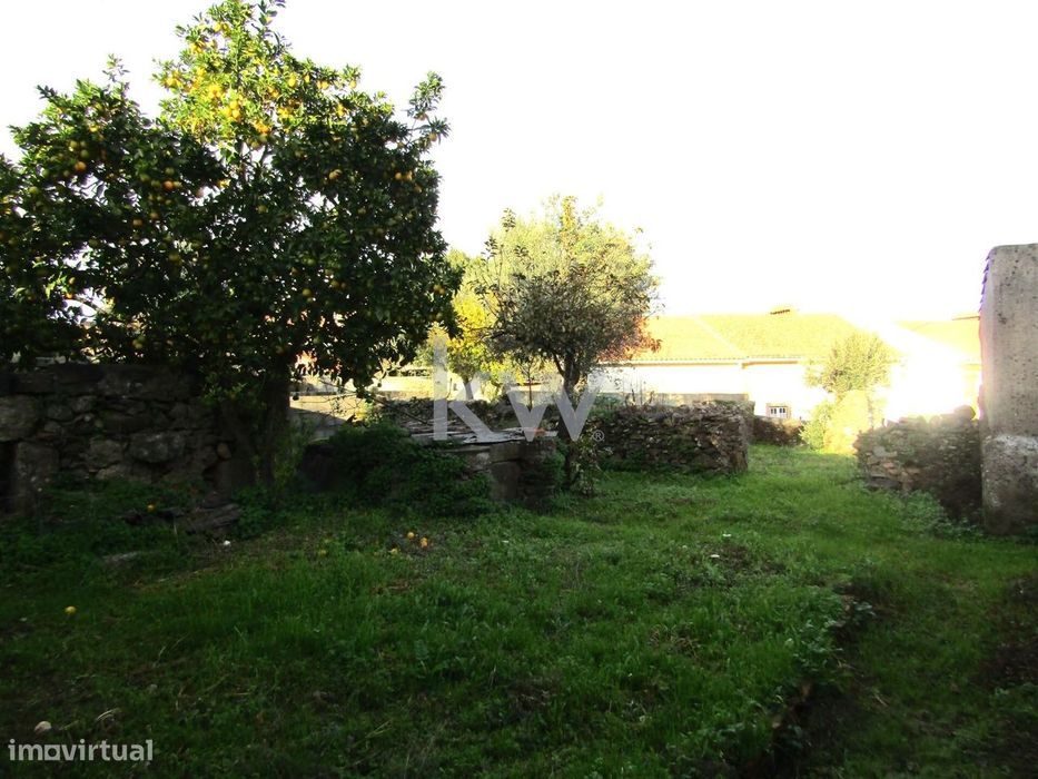 Casa de aldeia com garagem e logradouro em Monte Claro, NIsa