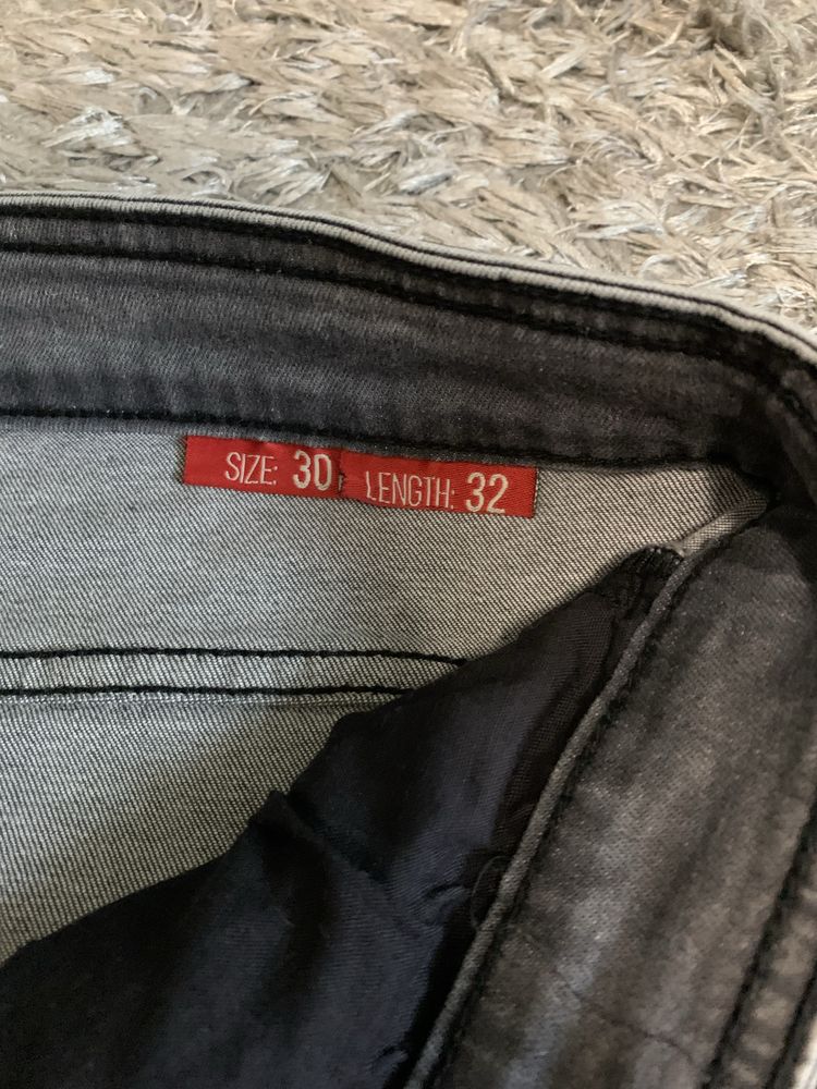 Spodnie jeansy męskie Cropp czarne przetarcia dziury