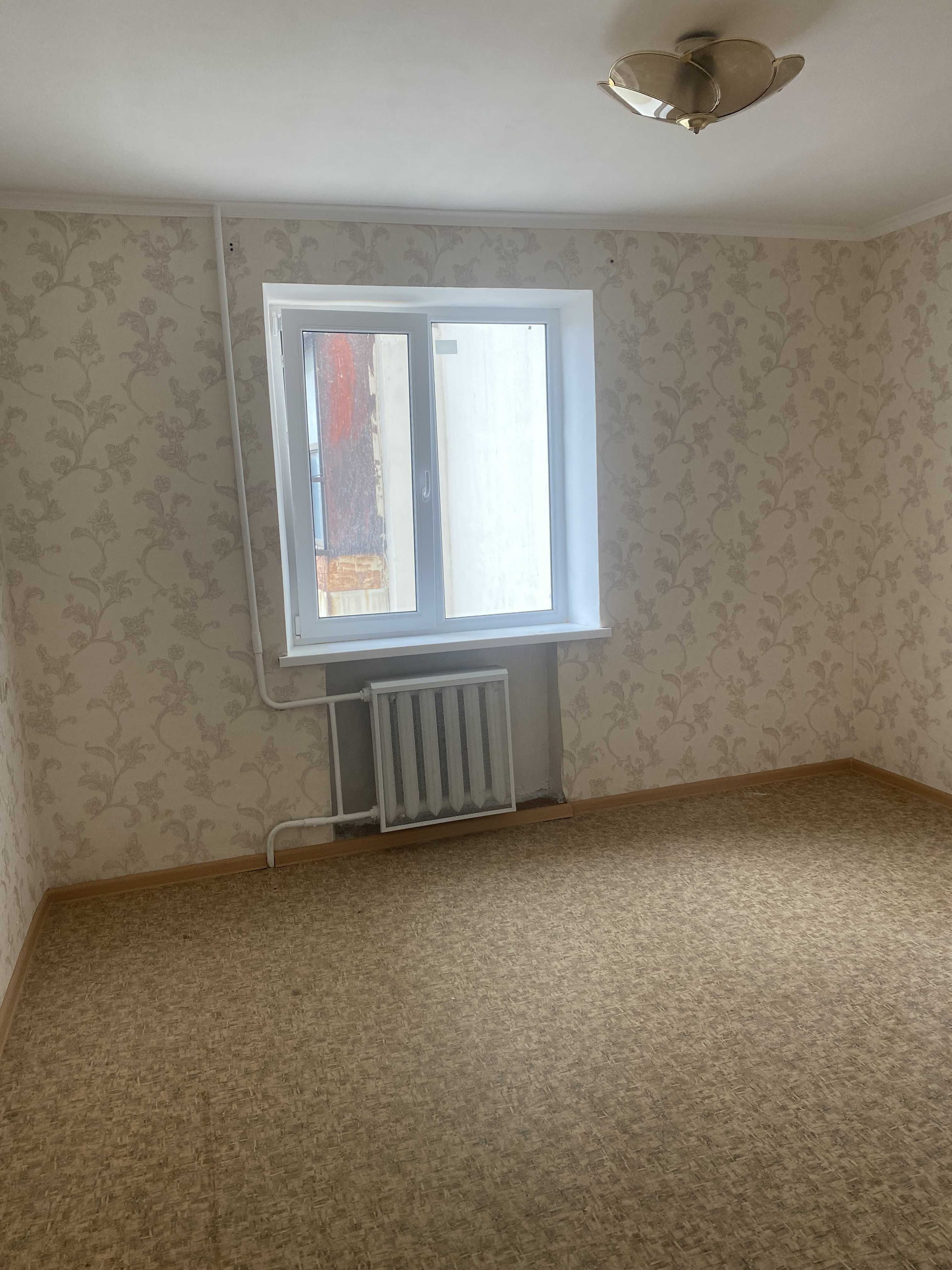 Продам 2 комнатную квартиру  в центре поселка Котовского.