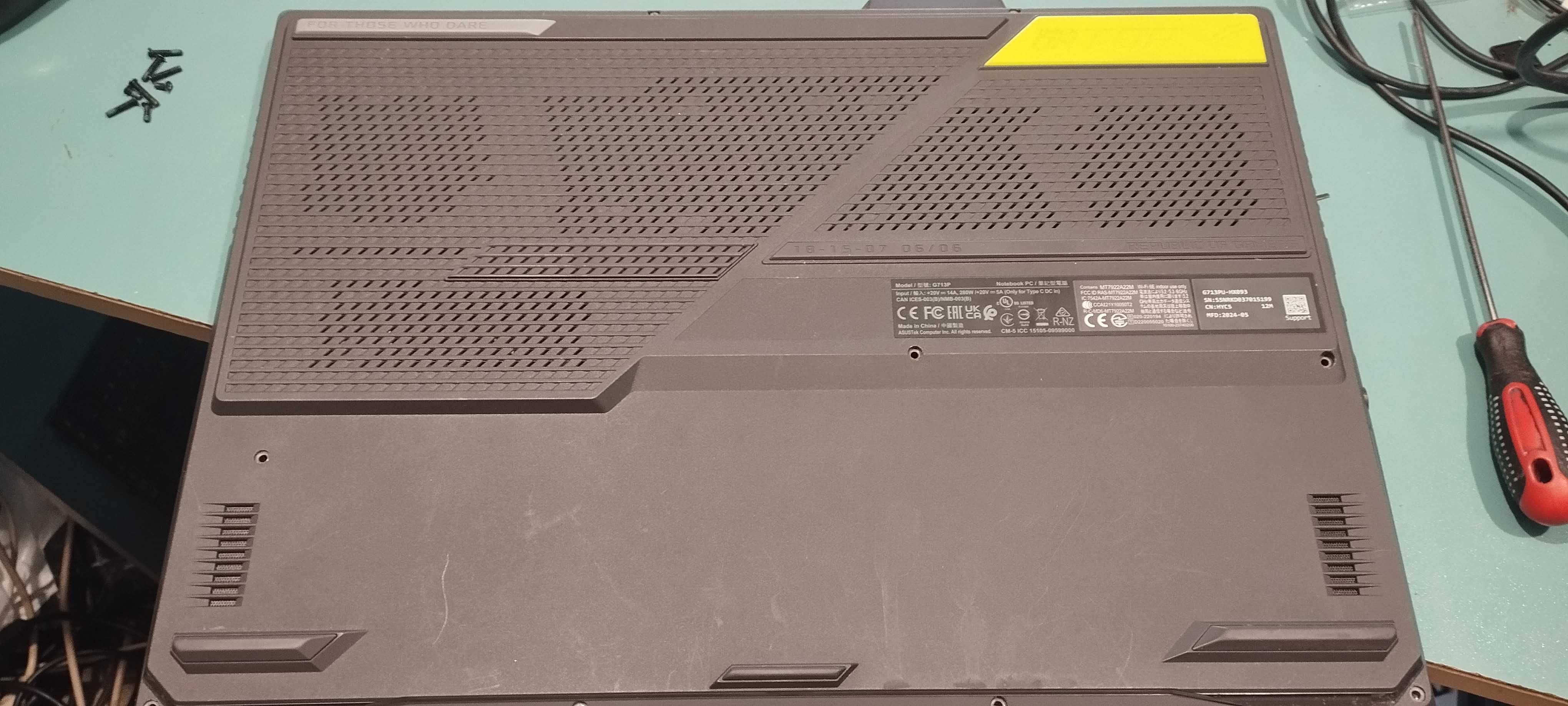 Ноутбук ігровий 17.3" Asus G713P з проблемою