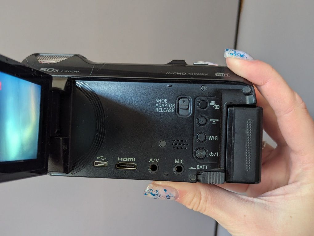 Відеокамера Panasonic HC V-750