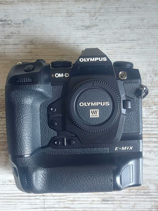 Olympus OM-D E-M1X