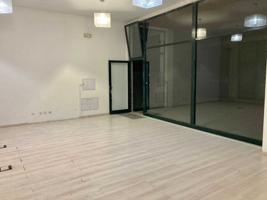 arrendo loja centro S J Mdeira