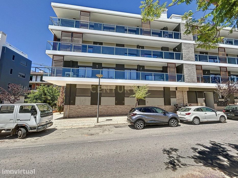 Apartamento T3 em Montenegro-Faro  com piscina e garagem