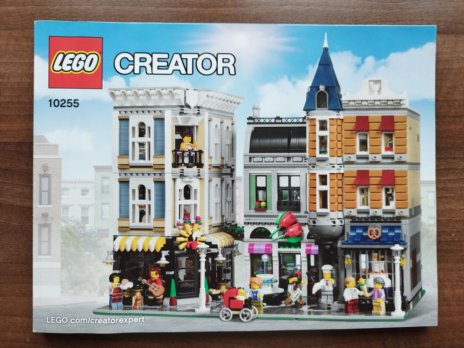 5x LEGO: 10264, 10270, 10255, 10278, 21318 modular