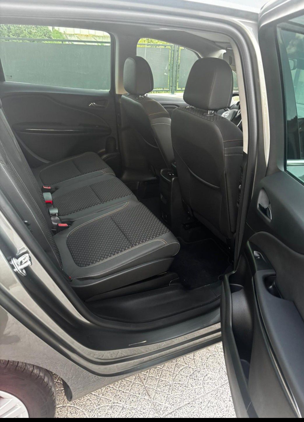 Opel Zafira praticamente nova