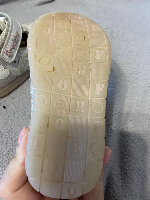 Кросівки, туфлі,мокосини для дівчинки