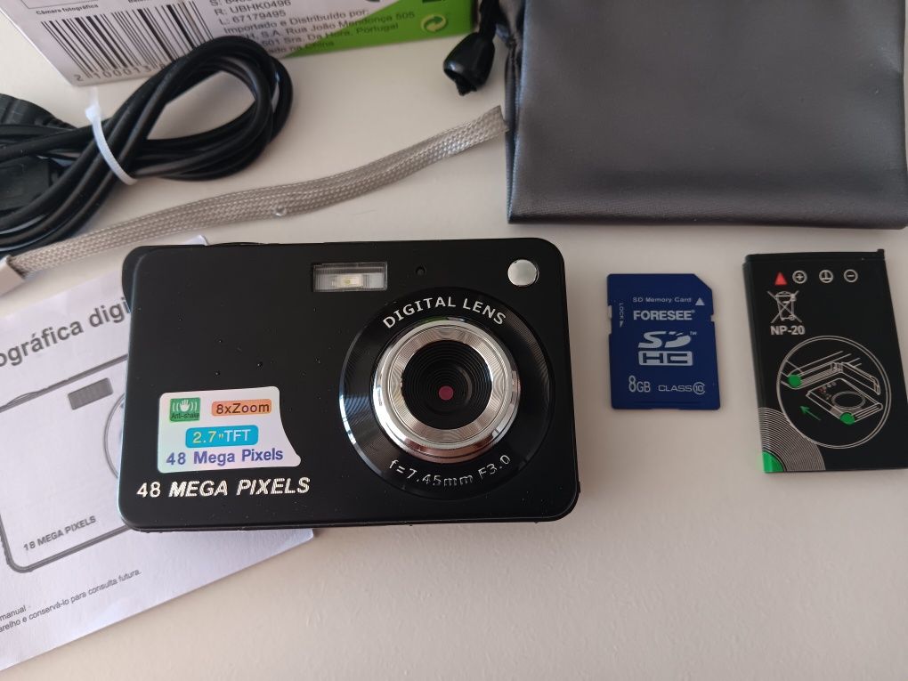 Máquina fotográfica digital Nova
NOVA
Apenas aberta para verificar o f
