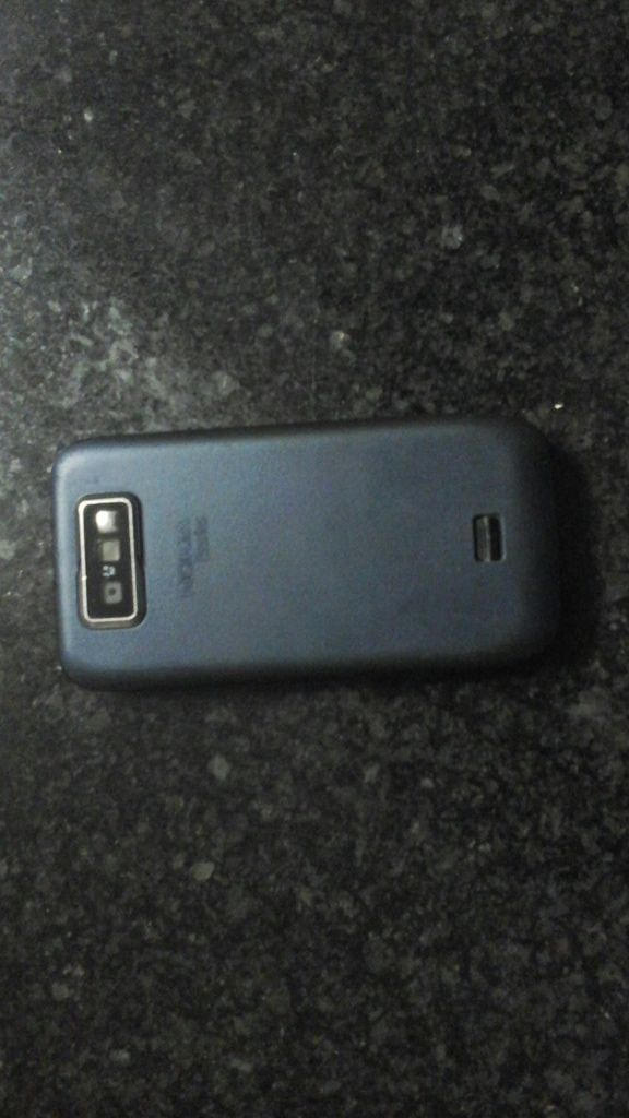 NOKIA E 63 com carregador