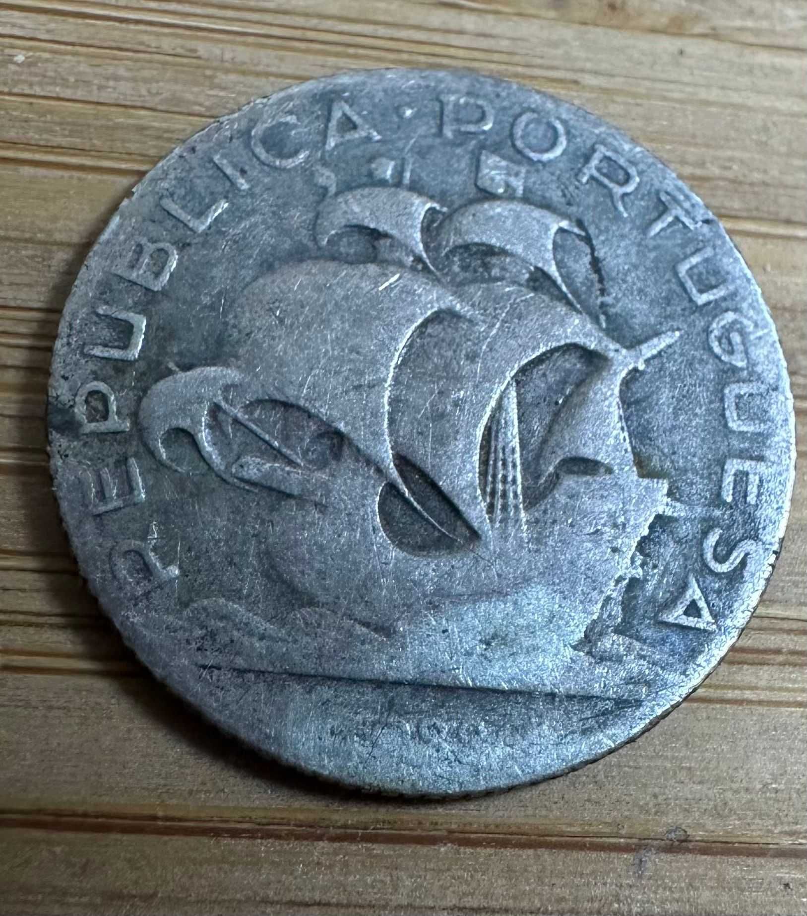 Moeda de 2,5 escudos antiga