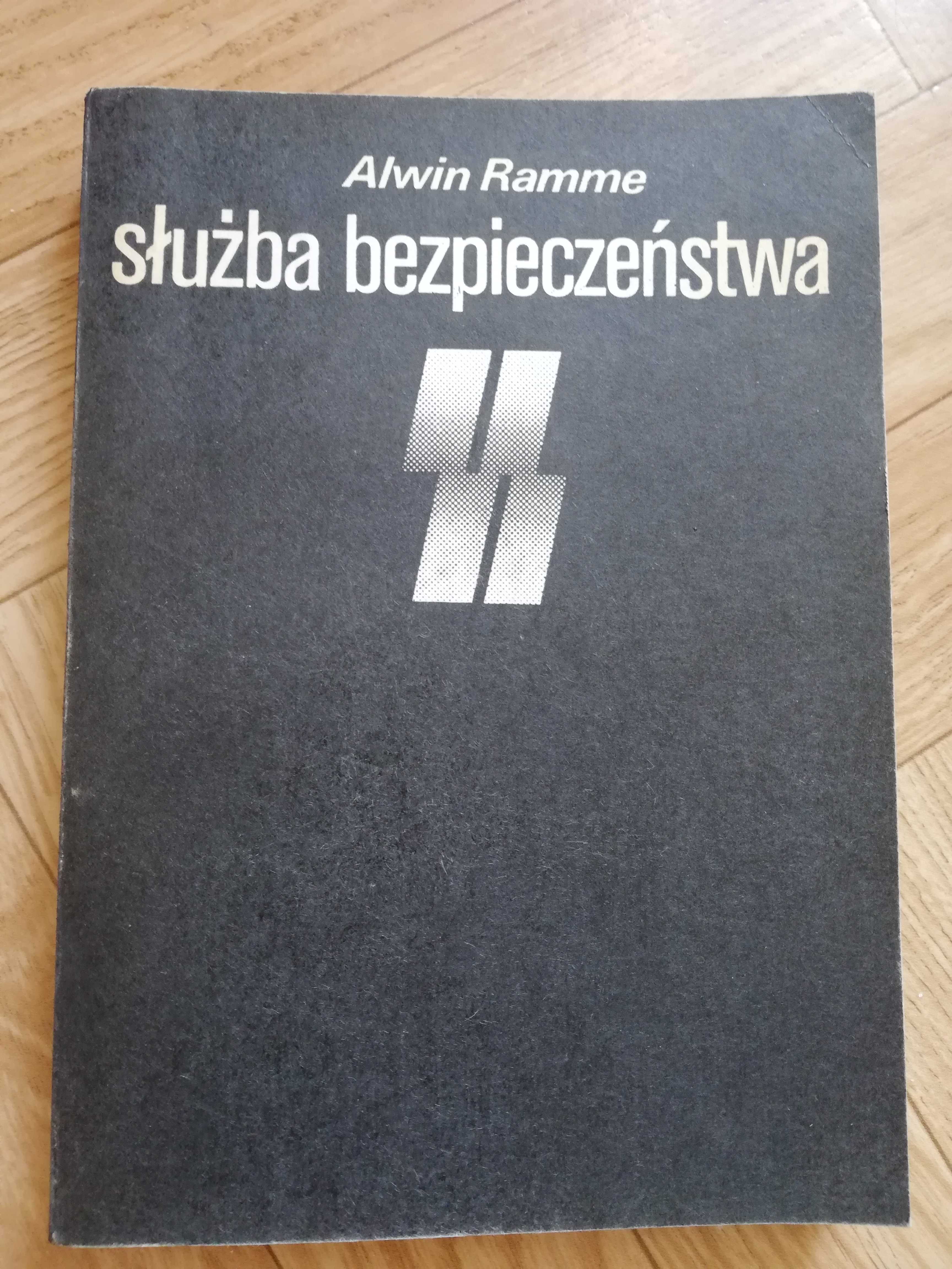 książka: ,,Służba bezpieczeństwa SS"
