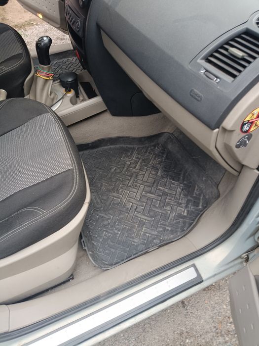 Килимки автомобільні (пластикові) для Renault Megan 2