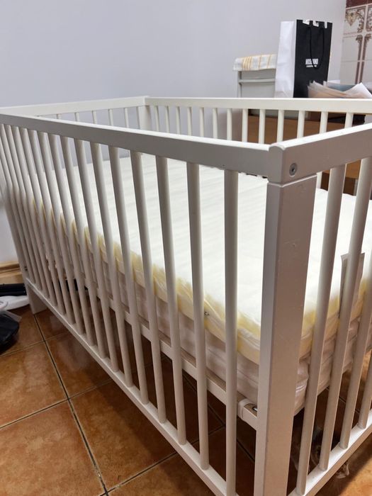 Cama para bebe em otimo estado