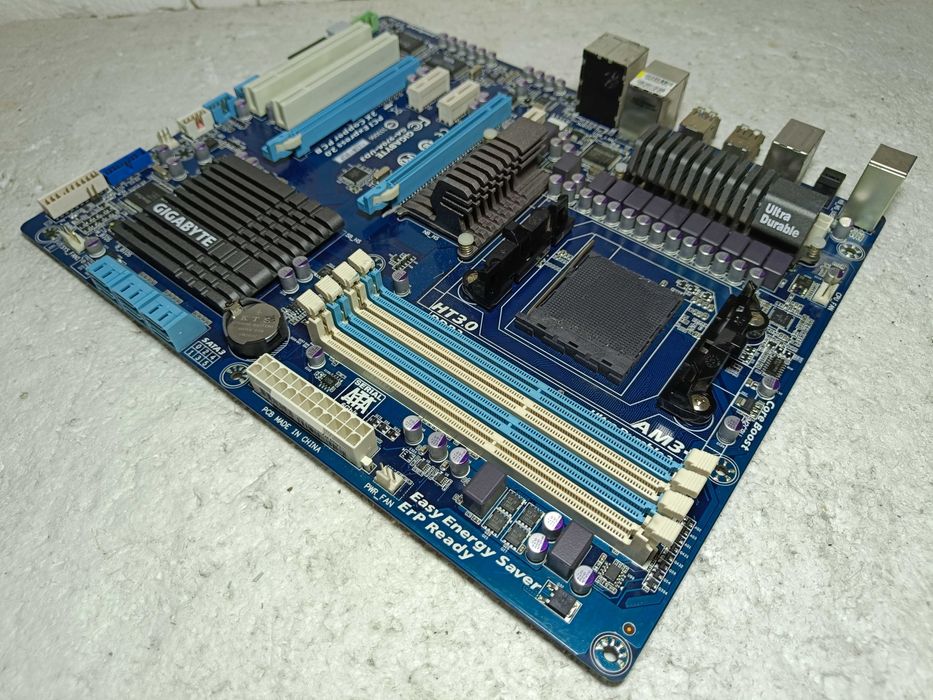 Материнська плата AMD Gigabyte GA-970A-UD3 sAM3+ під FX ВІДМІННИЙ стан