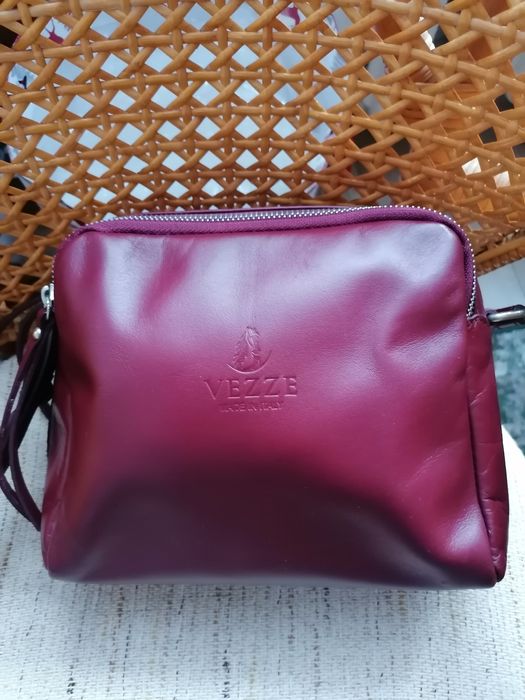 Torebka damska   firmy Vezze - skóra naturalna - kolor  wiśniowy.
