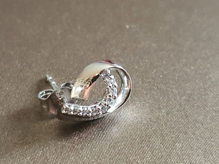 Srebrne kolczyki apart