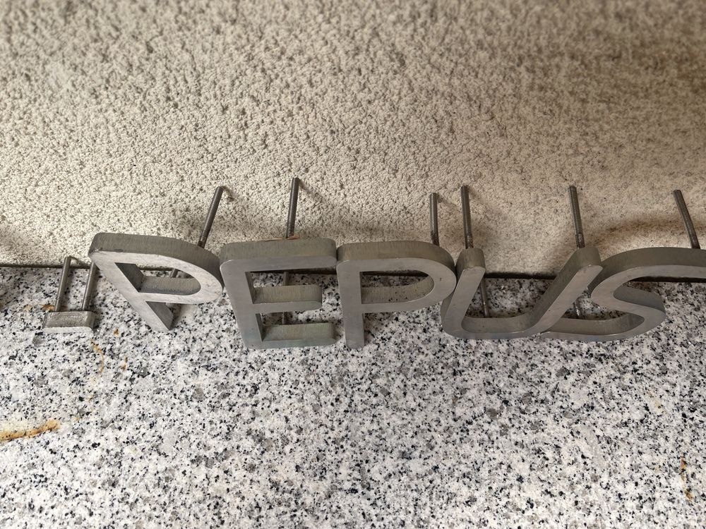 Vendo letras em inox ou aco escovado