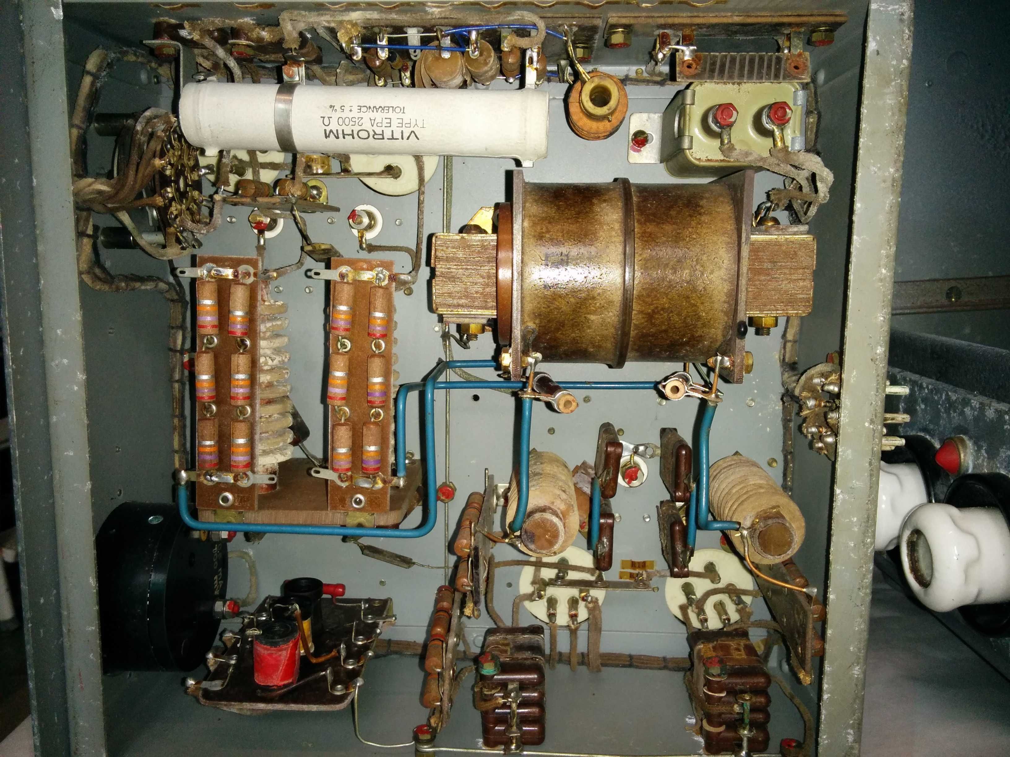 Transmissor Elektromekano S 106 a válvulas, náutico.Radioamador.