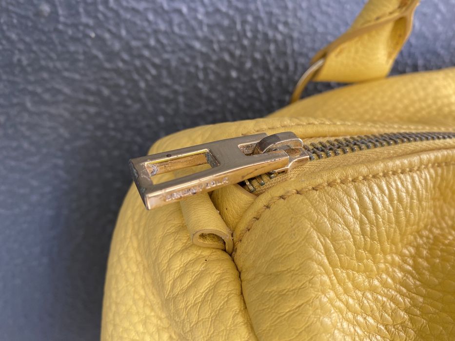 Mala de mão em pele amarela Bimba y Lola