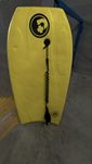 Prancha Bodyboard Ana Gram 40 com leash