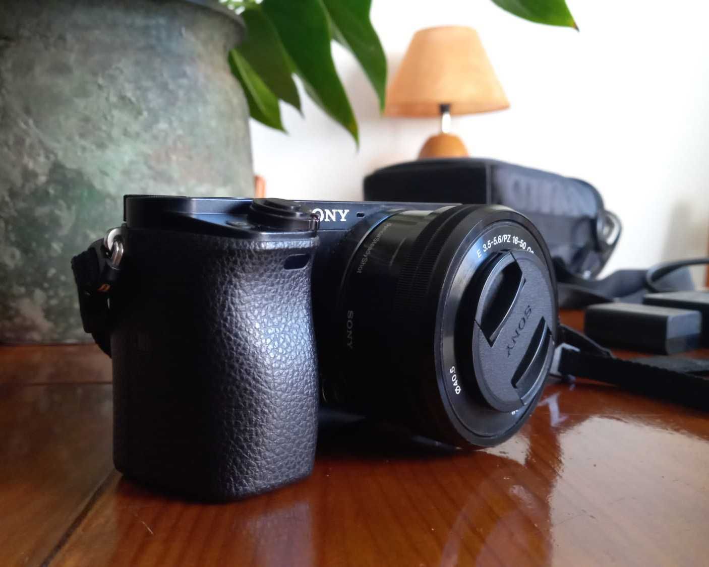 Sony Alpha a6000 + objetiva 16-50 + carregador + bateria + bolsa