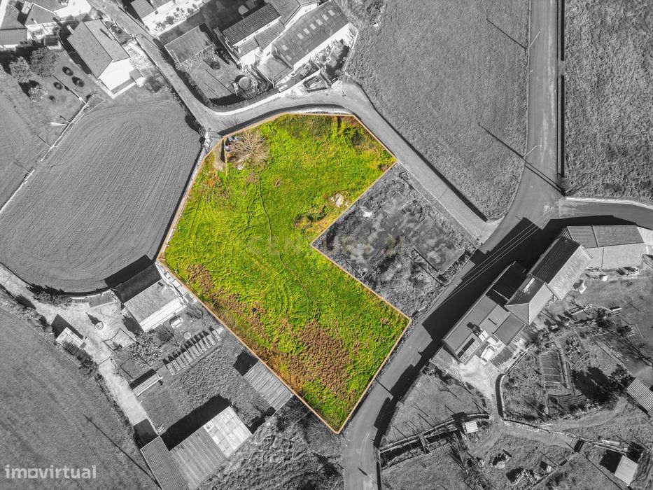 Terreno Urbano 3000 m² — Investimento Estratégico em Braga/Barcelos