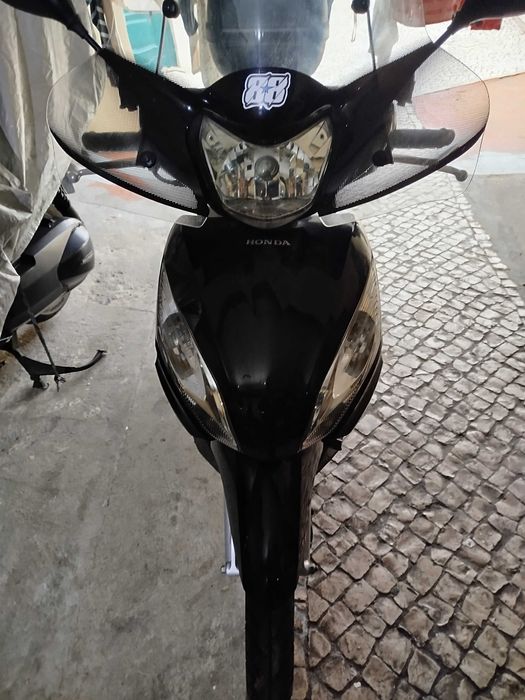 Honda vision com apenas 12600km