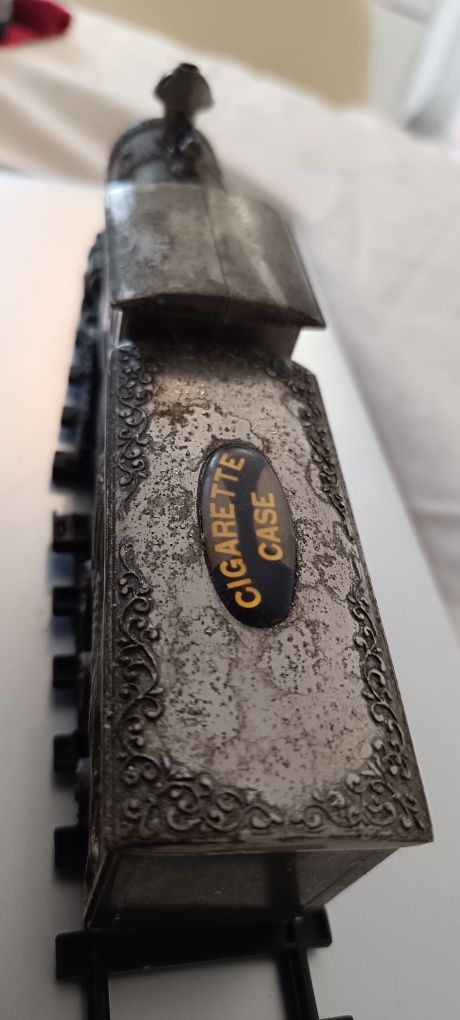 Trem de cigarro com isqueiro