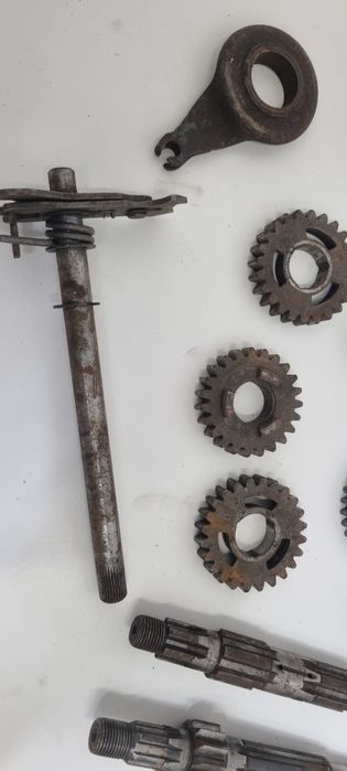 Wałek zdawczy/Wybierak biegów/Przesuwka MZ ETZ 250 DDR