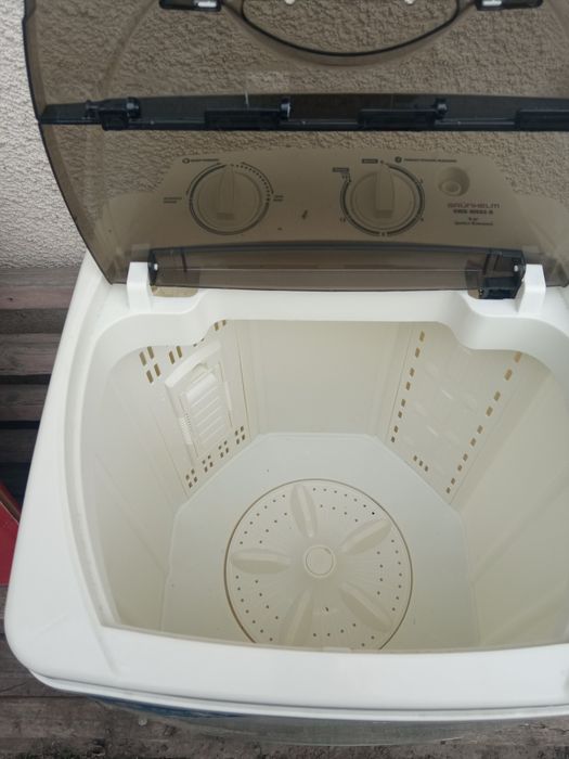 Пральна машина Grunhelm 6кг нова. Гарантія дійсна ще рік.