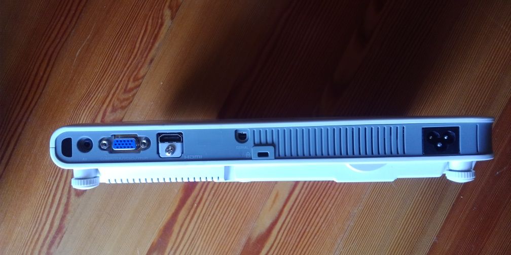 Retroprojetor Casio XJ-A241