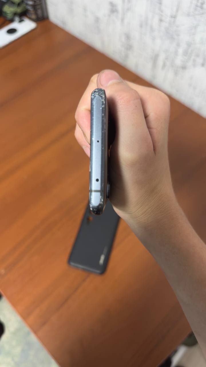 Тріснута задння кришка, mi note 10 pro 8+3/256gb