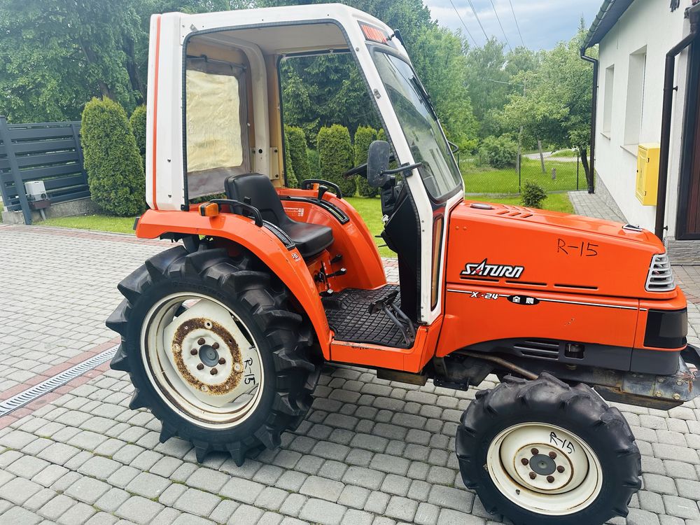 Traktor Kubota X24 Saturn 4x4 - 24 km 4 cylindry pół kabina brutto