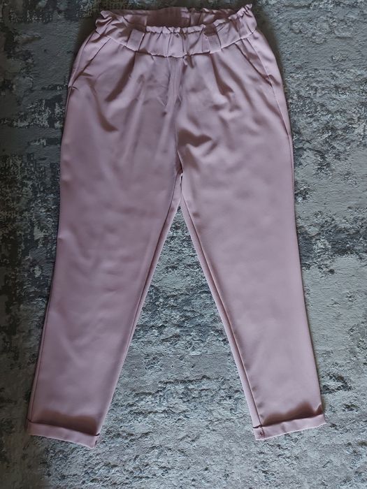 Женские брюки и блюзка