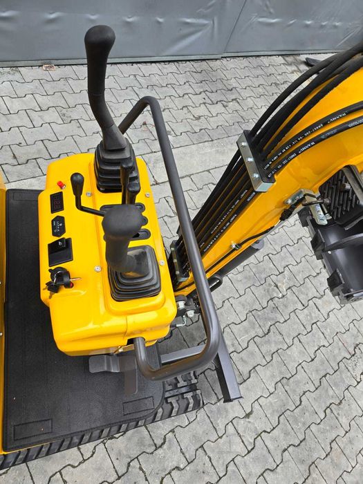 Minikoparka Nowa Berger Kraus BK900A z łyżką 38cm 850kg