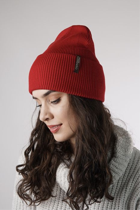 Мʼяка однотонна шапка з відворотом в рубчик, демісезон