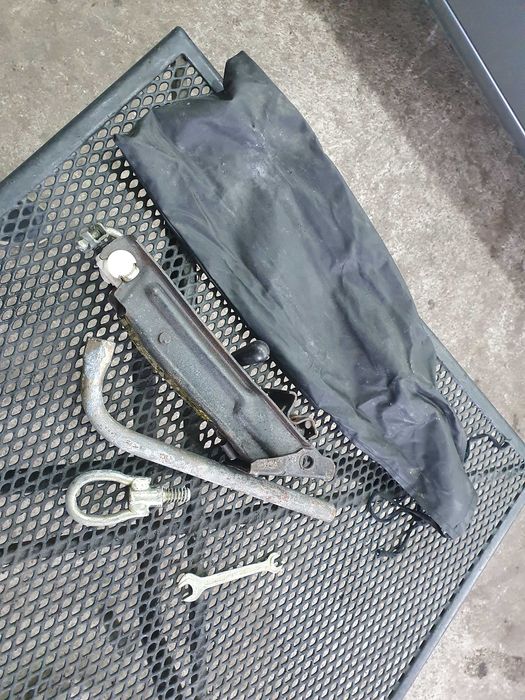 Lewarek klucz ucho etui Audi a2 komplet