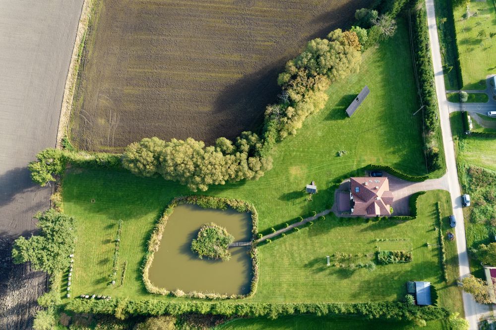 Dom jednorodzinny 180m na 1ha działce z prywatnym stawem!