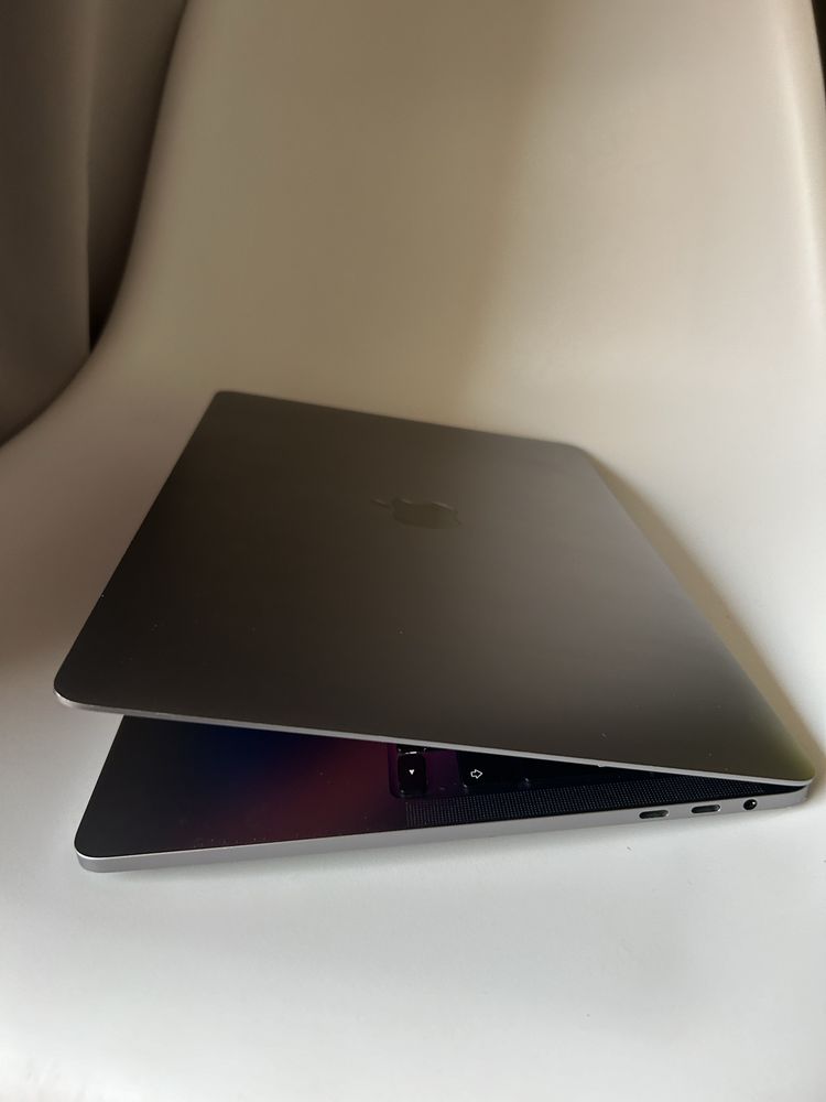 Apple Macbook Pro 13 A2251 i5 10-tej generadcji. Bat.169 cykli