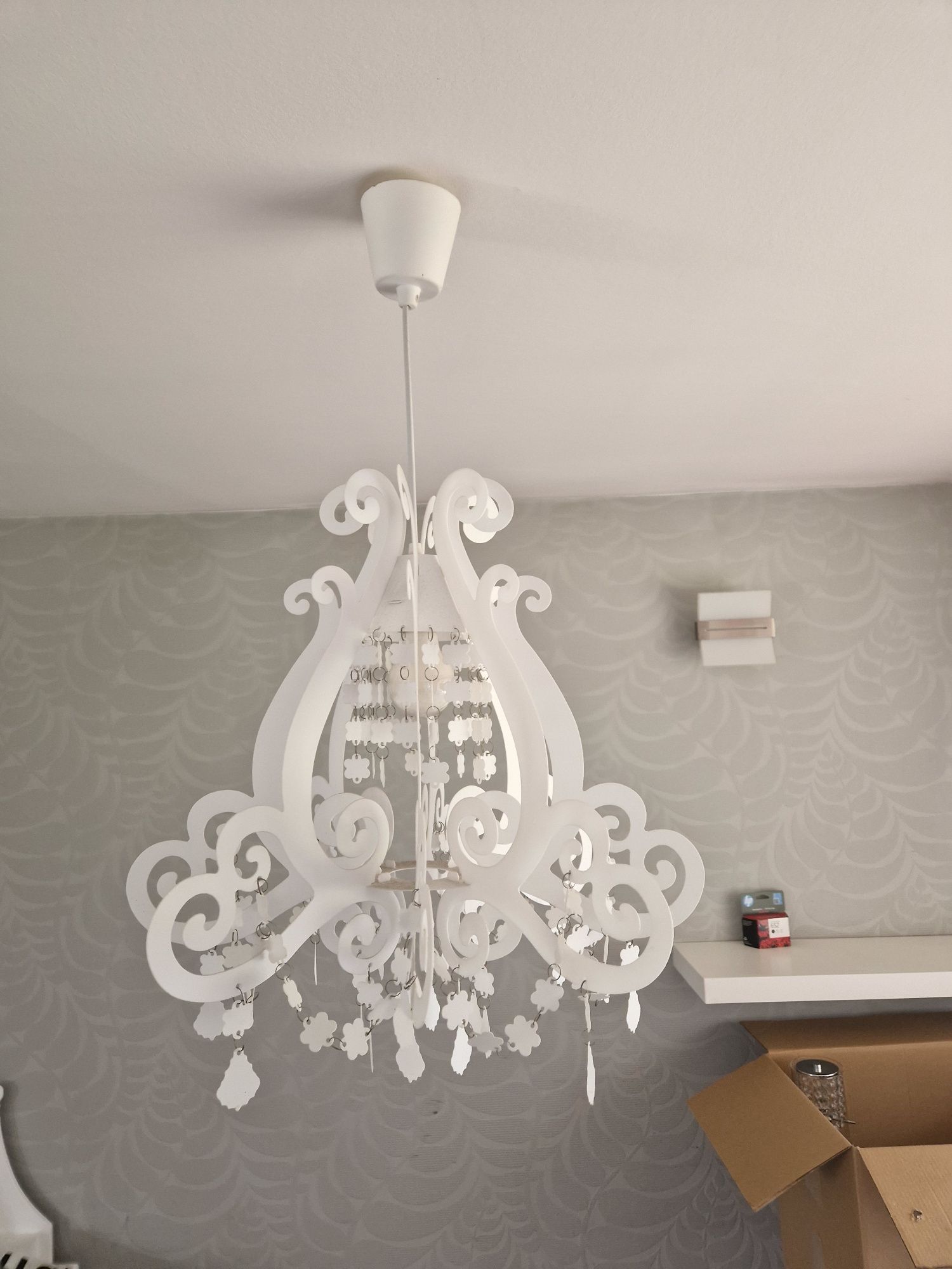 Lampa do pokoju dla dziewczynki