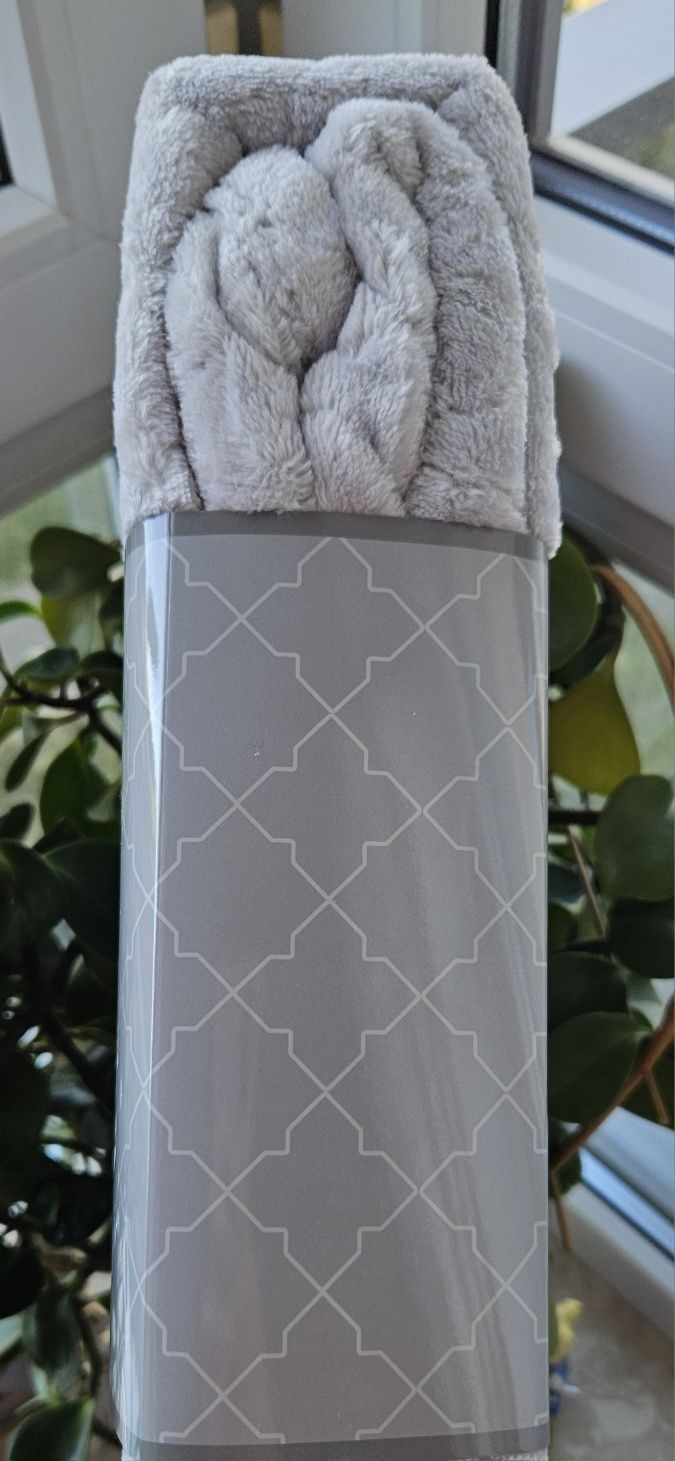 Piękny nowy koc Essex home 150×200cm 
N


mikrofibry Essex home
150x20