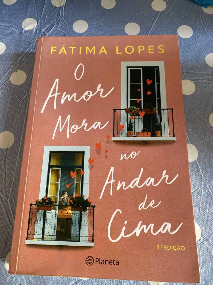 Livro “O amor mora no andar de cima”