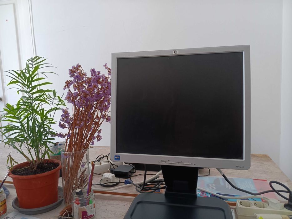 Monitor de computador com altura ajustavel