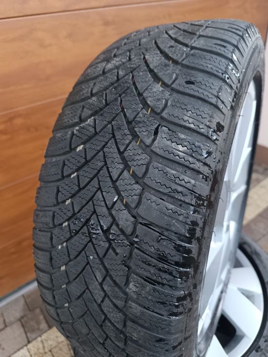 Koła Golf 8 17 Bridgestone Blizzak LM005 zimowe 205/50 R17