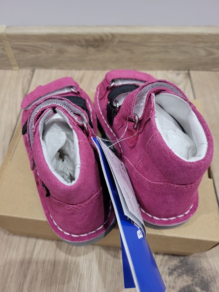Sandałki dla dziewczynki zdrowe kapcie r.25 różowe Bartek  skóra
