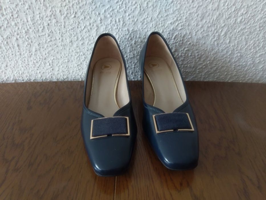 Anis Granatowe eleganckie pantofle 38 na małym obcasie skóra naturalna